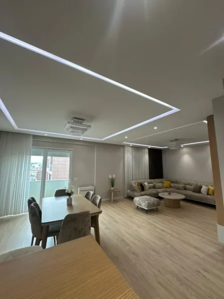 Tirane, jepet me qera apartament 3+1 Kati 7, 180 m² 2.000 € (Shkolla E Kuqe)