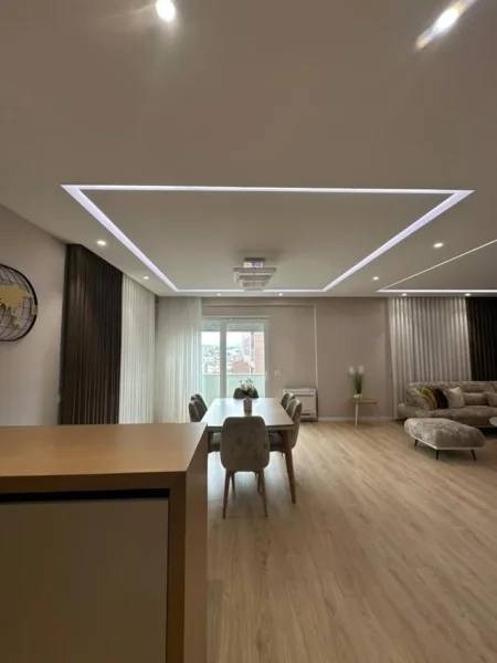 Tirane, jepet me qera apartament 3+1 Kati 7, 180 m² 2.000 € (Shkolla E Kuqe)