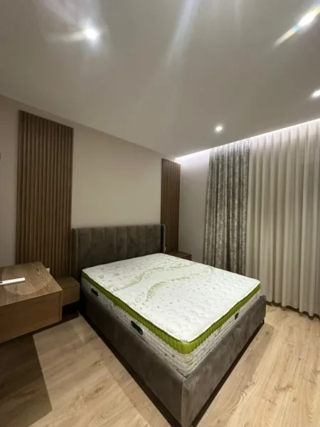 Tirane, jepet me qera apartament 3+1 Kati 7, 180 m² 2.000 € (Shkolla E Kuqe)