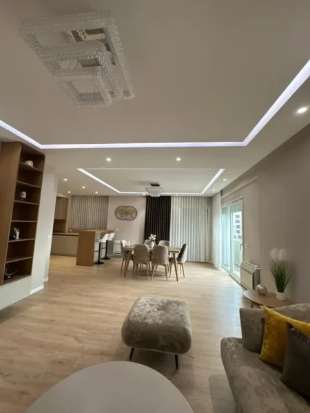 Tirane, jepet me qera apartament 3+1 Kati 7, 180 m² 2.000 € (Shkolla E Kuqe)