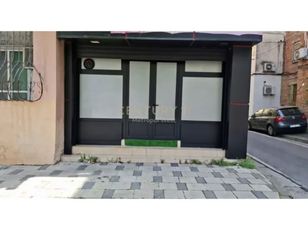 Tirane, shitet ambjent biznesi Kati 0, 25 m² 74.000 € (Asim Vokshi)