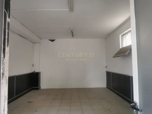 Tirane, shitet ambjent biznesi Kati 0, 25 m² 74.000 € (Asim Vokshi)