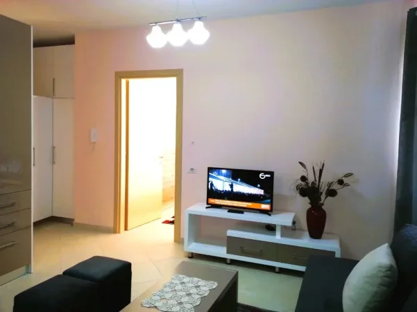 Tirane, jepet me qera apartament 1+1+Ballkon Kati 3, 65 m² 500 € 