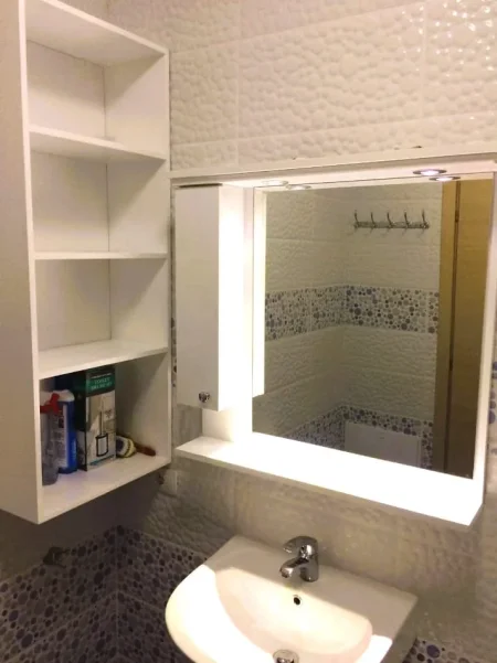 Tirane, jepet me qera apartament 1+1+Ballkon Kati 3, 65 m² 500 € 
