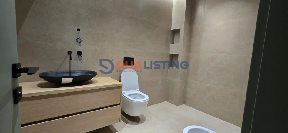Tirane, jepet me qera ambjent biznesi , 130 m² 2.500 € (Rezidenca Altana)