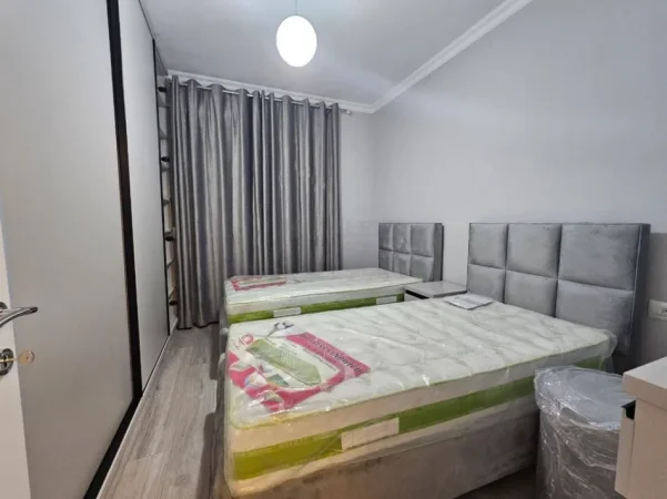 Tirane, jepet me qera apartament 2+1+Ballkon Kati 6, 92 m² 600 € (univers city)