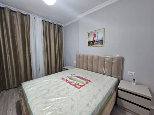 Tirane, jepet me qera apartament 2+1+Ballkon Kati 6, 92 m² 600 € (univers city)