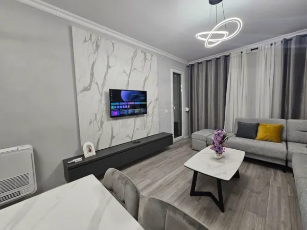 Tirane, jepet me qera apartament 2+1+Ballkon Kati 6, 92 m² 600 € (univers city)