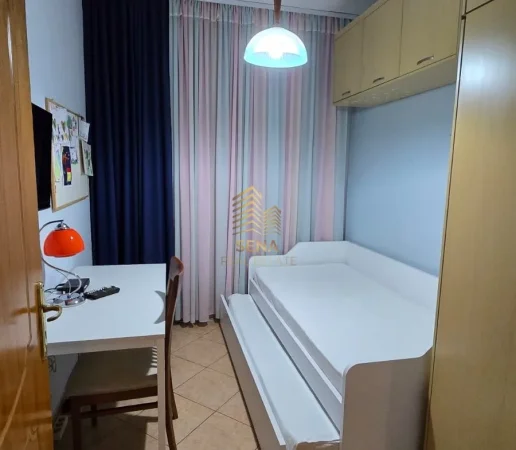 Tirane, jepet me qera apartament 2+1+Ballkon Kati 5, 75 m² 450 € (Fresk)