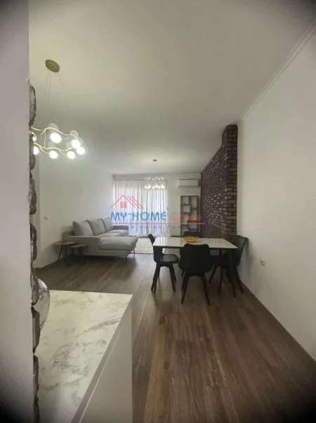 Tirane, jepet me qera apartament 1+1+Ballkon Kati 3, 73 m² 600 € (Rruga Peti)