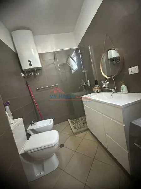 Tirane, jepet me qera apartament 1+1+Ballkon Kati 3, 73 m² 600 € (Rruga Peti)