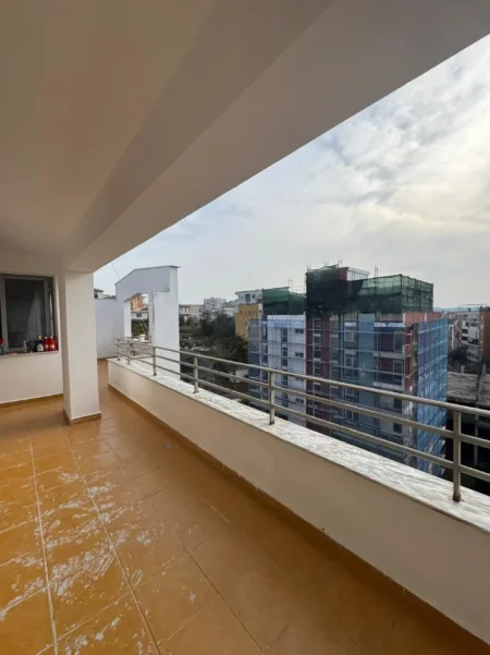 Tirane, shitet apartament+verande | Penthouse 1+1 , 118 m² 98.000 € (Rruga Thesarit)