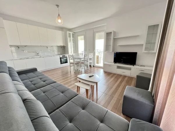 Tirane, jepet me qera apartament 2+1 Kati 8, 