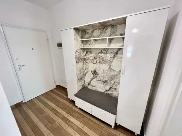 Tirane, jepet me qera apartament 2+1 Kati 8, 