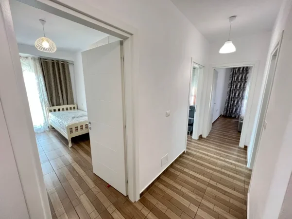 Tirane, jepet me qera apartament 2+1 Kati 8, 