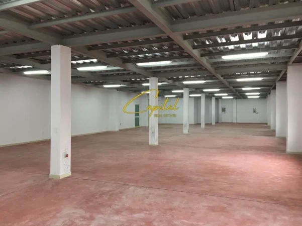 Shqiperi, jepet me qera ambjent biznesi Kati 0, 1.300 m² 5.000 € (BULEVARDI I RI)