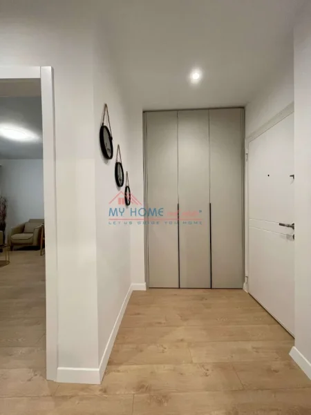 Tirane, jepet me qera apartament 2+1+Ballkon Kati 5, 90 m² 950 € (Rruga e Kavajes)