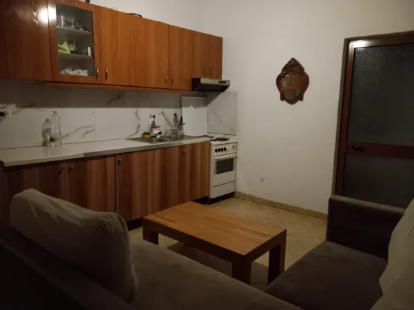 Tirane, jepet me qera apartament 1+1 Kati 2, 60 m² 300 € 