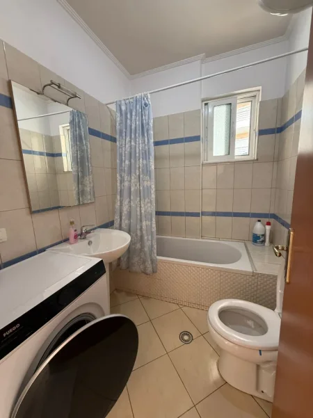 Sarande, jepet me qera apartament 2+1+Ballkon Kati 3, 400 € 