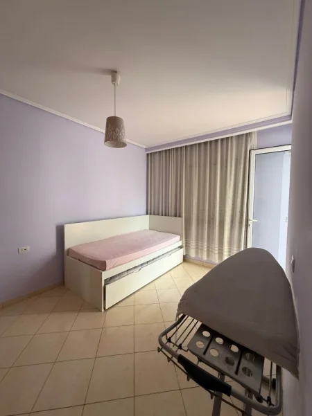 Sarande, jepet me qera apartament 2+1+Ballkon Kati 3, 400 € 
