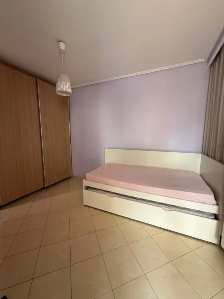 Sarande, jepet me qera apartament 2+1+Ballkon Kati 3, 400 € 