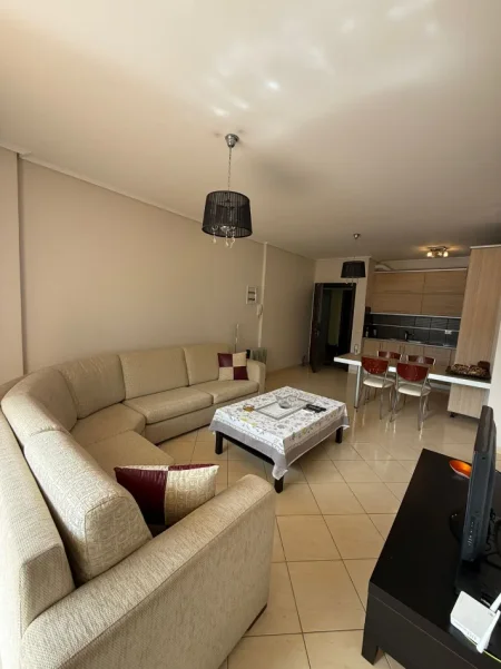Sarande, jepet me qera apartament 2+1+Ballkon Kati 3, 400 € 