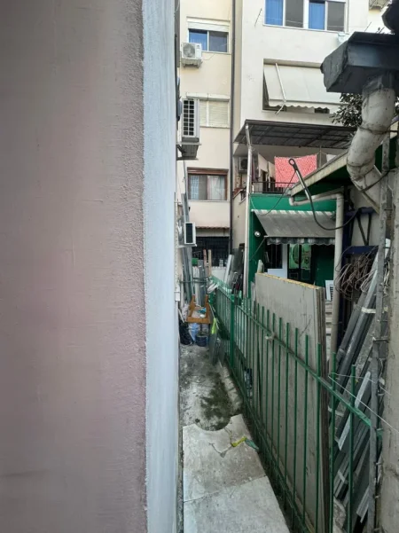 Tirane, shitet apartament 1+1 Kati 1, 105 m² 210.000 € (Gjimnazi Besnik Sykja)