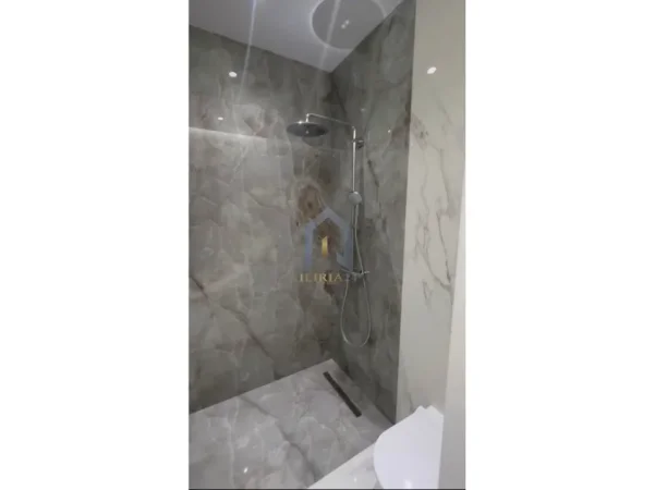 Tirane, jap me qera apartament 2+1+Ballkon Kati 3, 122 m² 1.500 € (Apartament 2+1+2 poste parkimi per qira tek "Deliorgji")