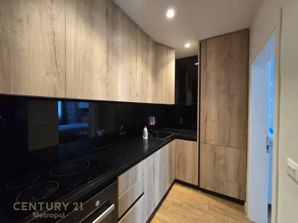 Tirane, jepet me qera apartament 1+1+Ballkon Kati 4, 75 m² 850 €