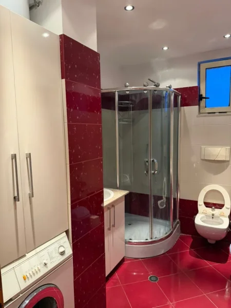 Tirane, jepet me qera apartament 2+1 Kati 10, 71 m² 550 € (Rruga Karl Gega)