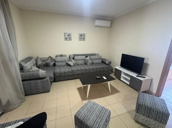 jepet me qera 2+1+Ballkon Kati 3, 75 m² 450 € (Rruga Bardhyl)