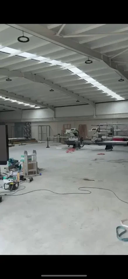 Tirane, jepet me qera magazine Kati 1, 600 m² 3.000 € (CITY PARK)