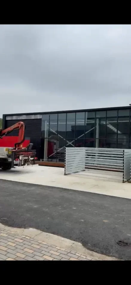 Tirane, jepet me qera magazine Kati 1, 600 m² 3.000 € (CITY PARK)