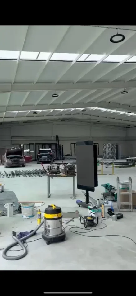 Tirane, jepet me qera magazine Kati 1, 600 m² 3.000 € (CITY PARK)