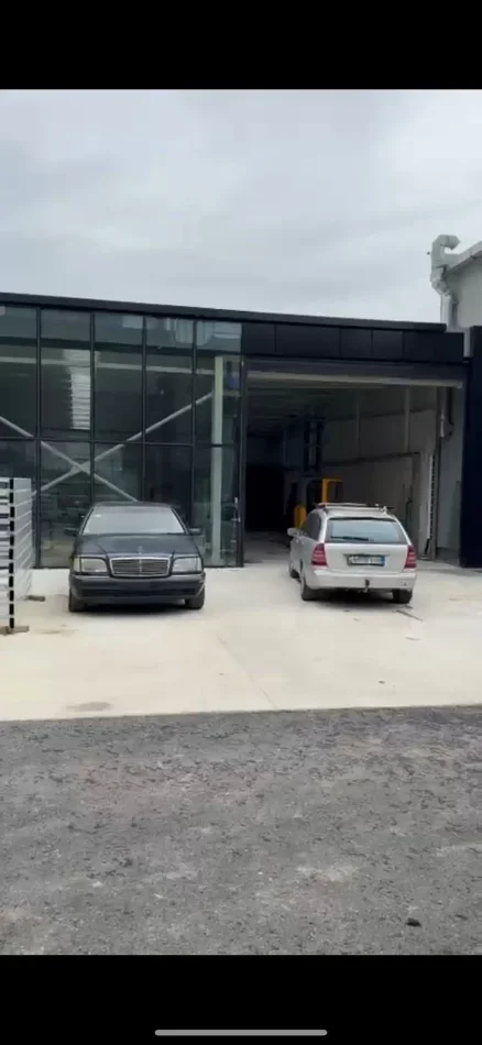 Tirane, jepet me qera magazine Kati 1, 600 m² 3.000 € (CITY PARK)