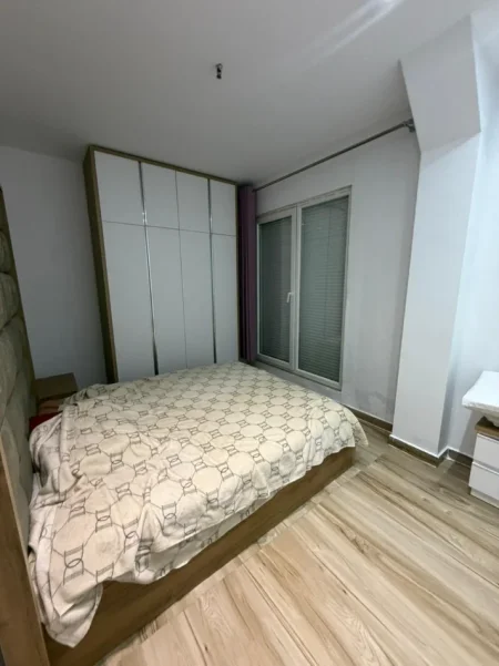 Tirane, shitet apartament 1+1+Ballkon Kati 1, 33 m² 80.000 € (liqeni i thate)