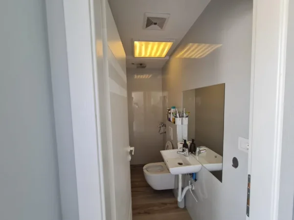 Tirane, shitet apartament 1+1+Ballkon Kati 1, 33 m² 80.000 € (liqeni i thate)