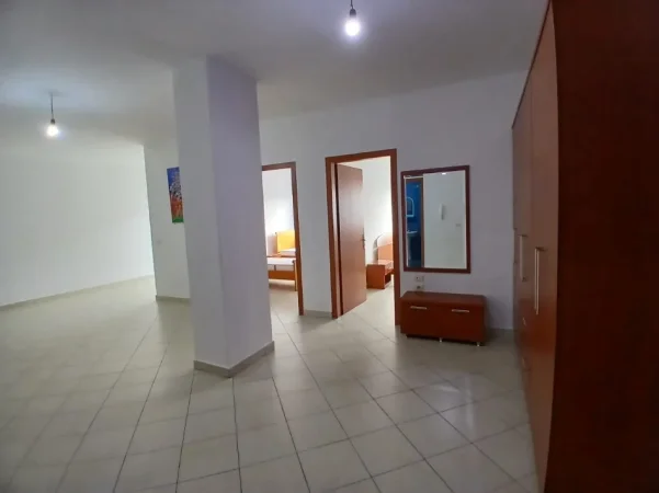 Tirane, jepet me qera apartament 2+1+Ballkon Kati 7, 102 m² 400 € (Rruga 3 Dëshmorët)