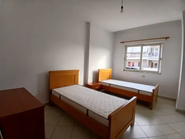 Tirane, jepet me qera apartament 2+1+Ballkon Kati 7, 102 m² 400 € (Rruga 3 Dëshmorët)