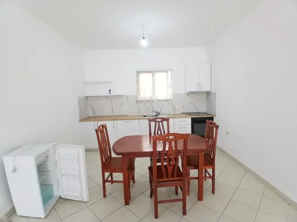 Tirane, jepet me qera apartament 2+1+Ballkon Kati 7, 102 m² 400 € (Rruga 3 Dëshmorët)