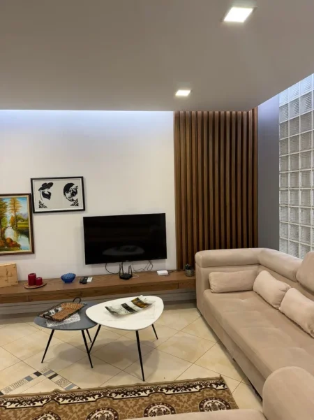 !!Dhene!!Durres, jepet me qera apartament 2+1+Aneks+Ballkon Kati 6, 115 m² 470 € (Tregu Fshatar)