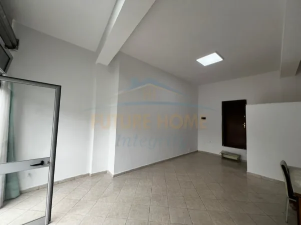 Tirane, jepet me qera ambjent biznesi Kati 0, 35 m² 420 € (Xhamia e Tabakeve)