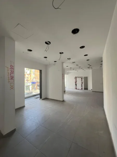 Tirane, jepet me qera ambjent biznesi Kati 2, 306 m² 6.000 € (SHESHI WILLSON)