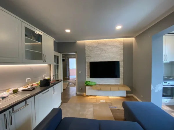 Tirane, jepet me qera apartament 1+1 Kati 4, 75 m² 700 € (Irfan tomini)