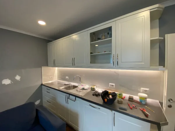 Tirane, jepet me qera apartament 1+1 Kati 4, 75 m² 700 € (Irfan tomini)