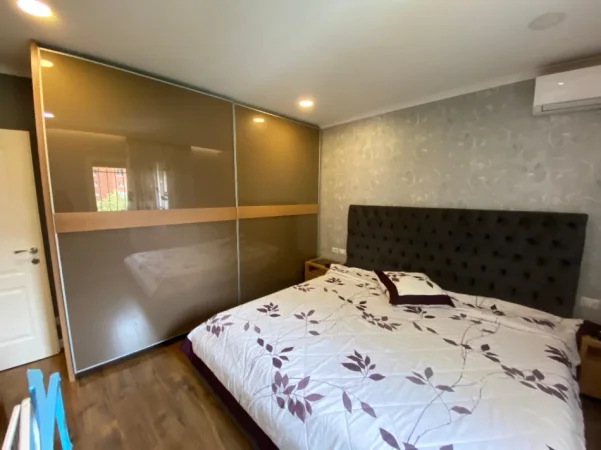 Tirane, jepet me qera apartament 1+1 Kati 4, 75 m² 700 € (Irfan tomini)