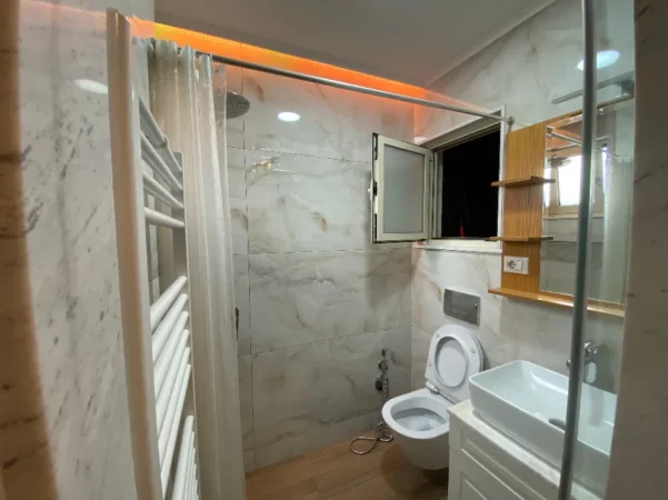 Tirane, jepet me qera apartament 1+1 Kati 4, 75 m² 700 € (Irfan tomini)