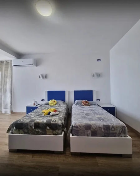 Tirane, jepet me qera 3+1+Aneks+Ballkon Kati 1, 