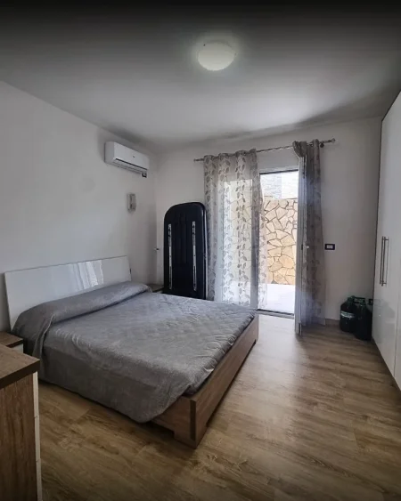 Tirane, jepet me qera 3+1+Aneks+Ballkon Kati 1, 