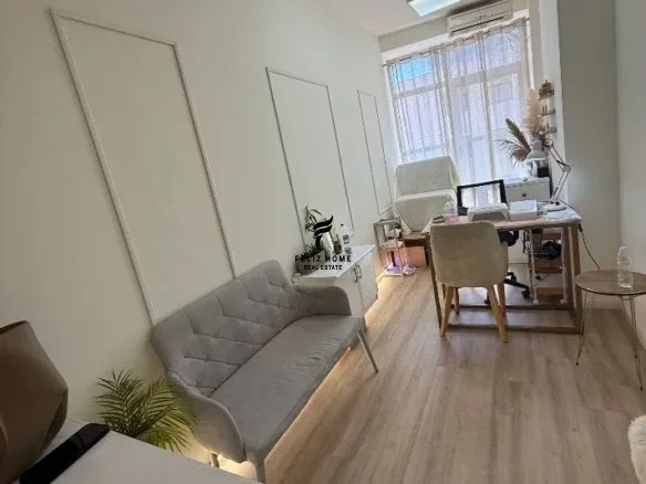 Tirane, jepet me qera dyqan Kati 3, 50 m² 400 € (BLLOKU)